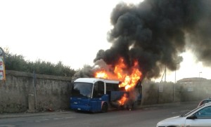 autobus-in-fiamme