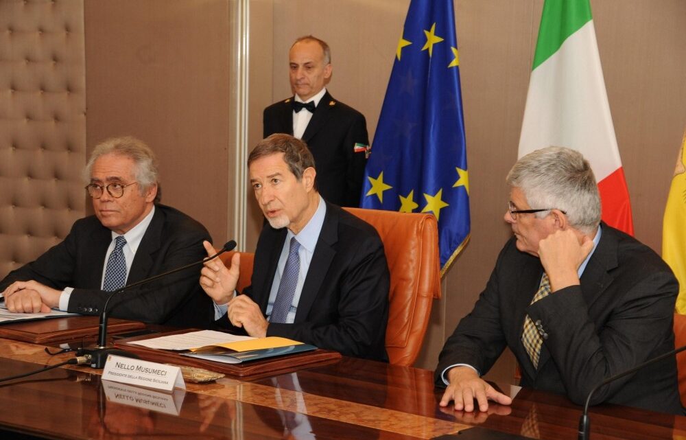 Da sx: il presidente del Conai Giorgio Quagliuolo, il presidente della Regione Nello Musumeci e l'assessore all'Energia Alberto Pierobon