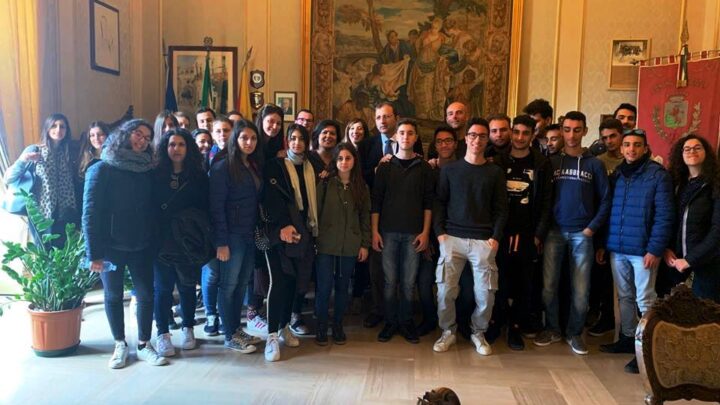 Gli studenti del Liceo Turistico Almanza di Pantelleria, ricevuti dal sindaco Giannone di Scicli